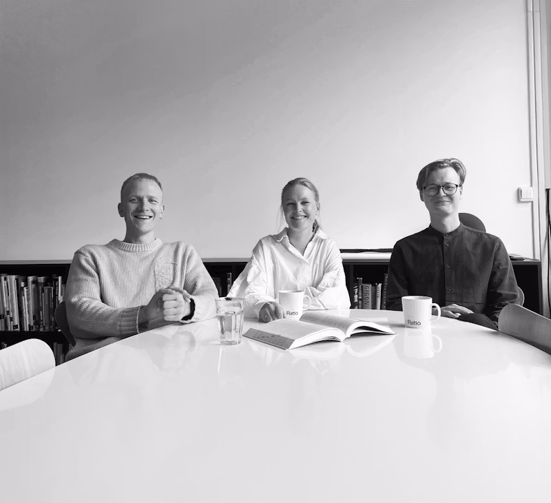 Mikkel Karoline og Even svarthvit